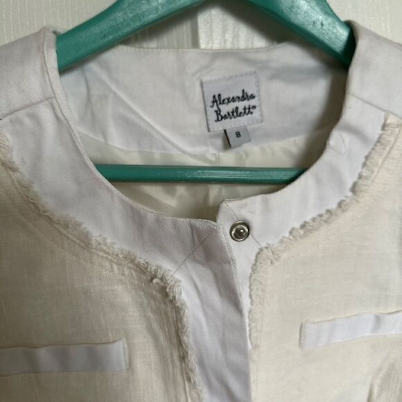 Cream on white cotton blend collarless jacket. - Picture 4 of 6